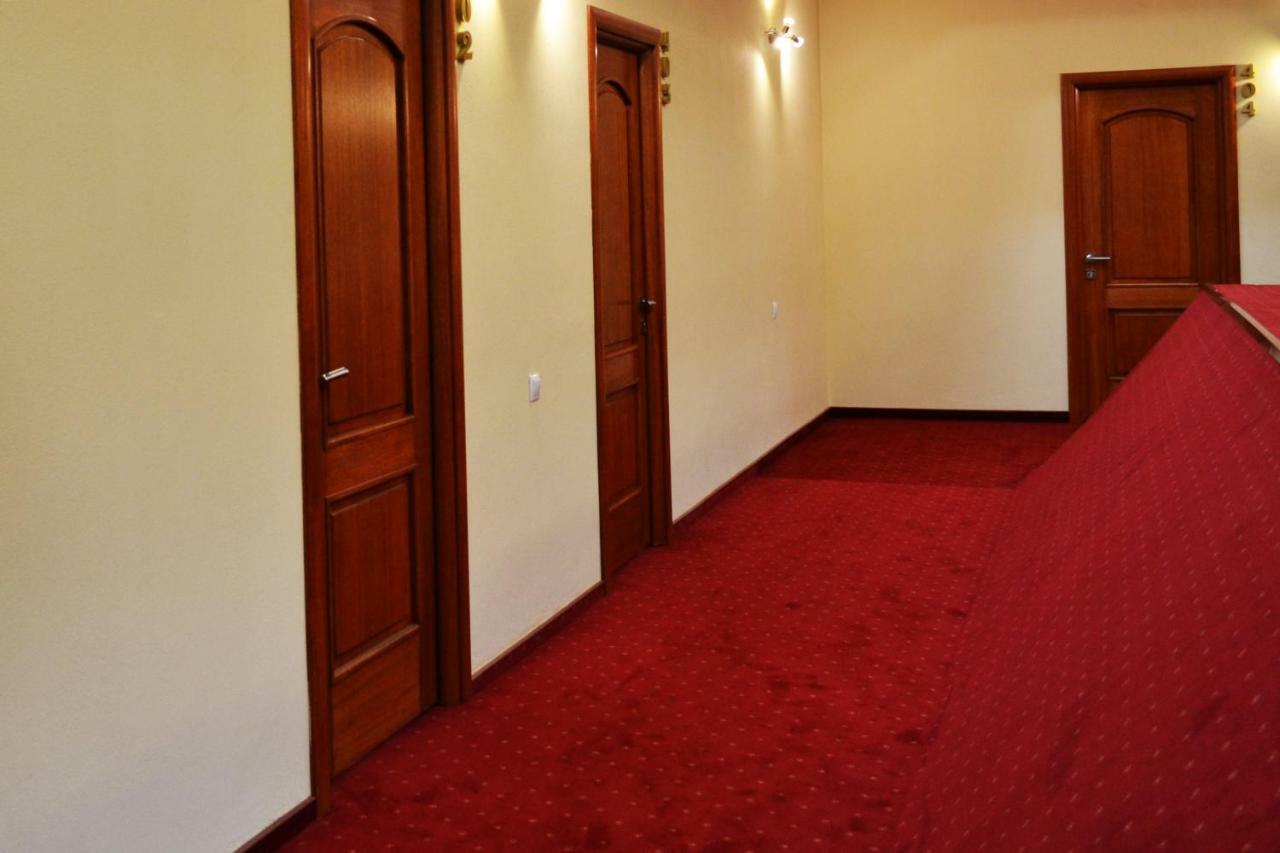Hotel Rehoma Piteşti Exterior foto